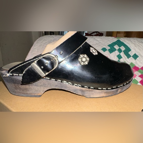 Hanna Andersson Black Patent Leather Snowflake Wooden Clogs Sz -11 (euro sz42) - Picture 9 of 15